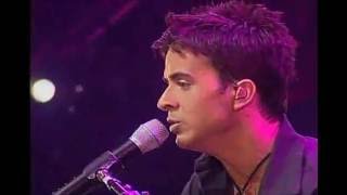 Luis Fonsi - Se supone en vivo