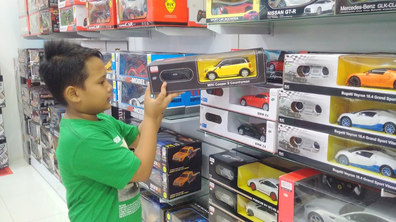 Rc drift murah skala 1:10 dengan harga 50 ribu rupiah saya dapat 2 mobil drift tetapi salah satu mob. 