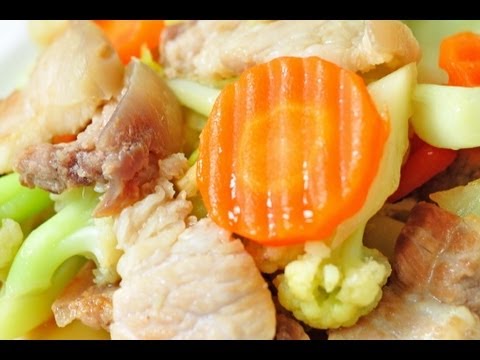 [Thai Food] Mixed Fried Vegetables with Streaky Pork (Phad Pak Ruam Mu Sam Chan)