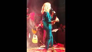 Anna Vissi live Hotel Ermou(Ase tous erotes) 07.02.16 Resimi