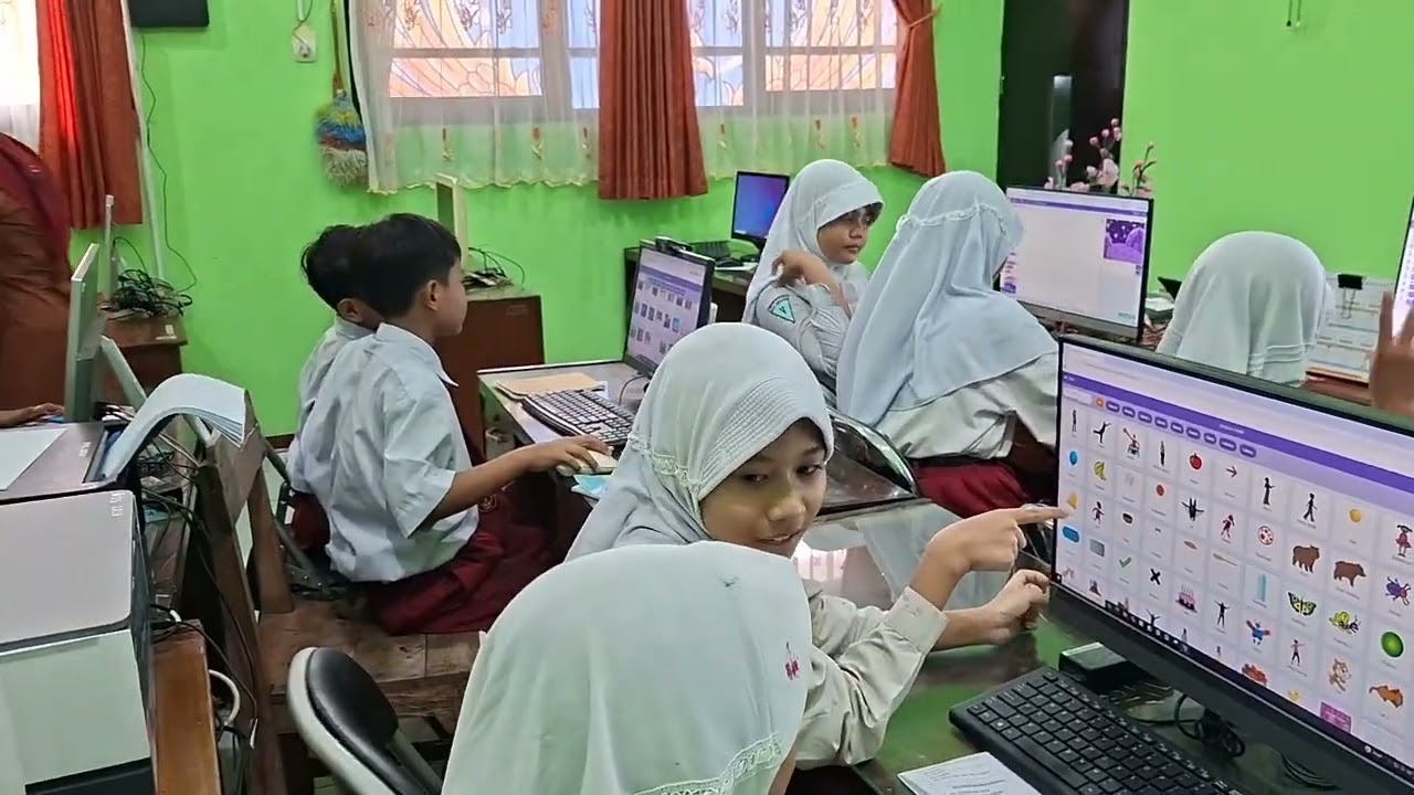 Pembelajaran Coding Berbasis Proyek Pembuatan Gim Online melalui PIKO Gim.