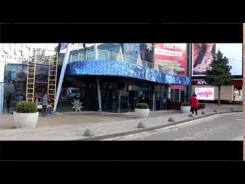 ფასადი, გაფორმებული ბრჭყვიალა ფირფიტებით