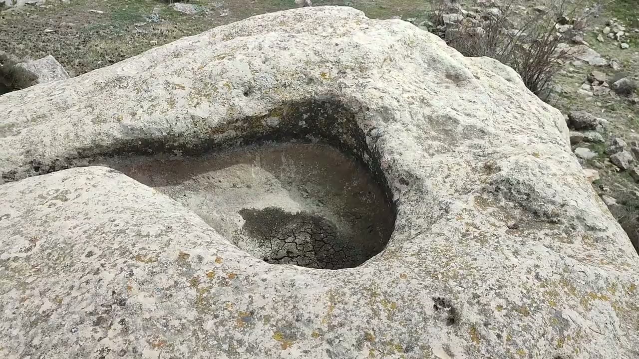 Un posible Eremitorio Rupestre. En Linares de Mora, Teruel.