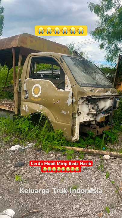 Cerita Mobil Mirip Beda Nasip 😭Kecelakaan Mobil Pickup Ambulance MiniBus Truck oleng #shorts #mobil