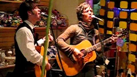 Robin Pecknold & Aaron Mannino play Radiohead