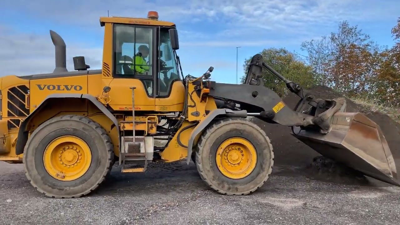 Lastmaskin VOLVO L90F med våg