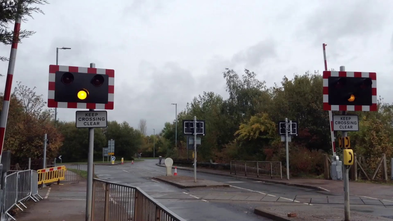 *New Upgrade* Lydney A48 Bypass Level Crossing (Gloucs) 06/10/2018 ...