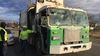Green Waste of Tehama | Peterbilt 320 - First gen. McNeilus Recycler MSL (Trash and Yard Waste)