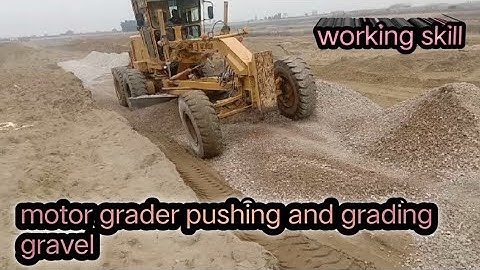 Gredar gravel spreading kar k bad taiyar Karne ka tarika | pushing Gravel Building Foundation Road