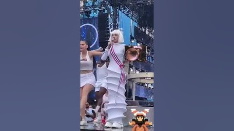 Arielle Dombasle pour les Jeux Olympiques la chanson de Rita Repulsa méchante des Power Rangers