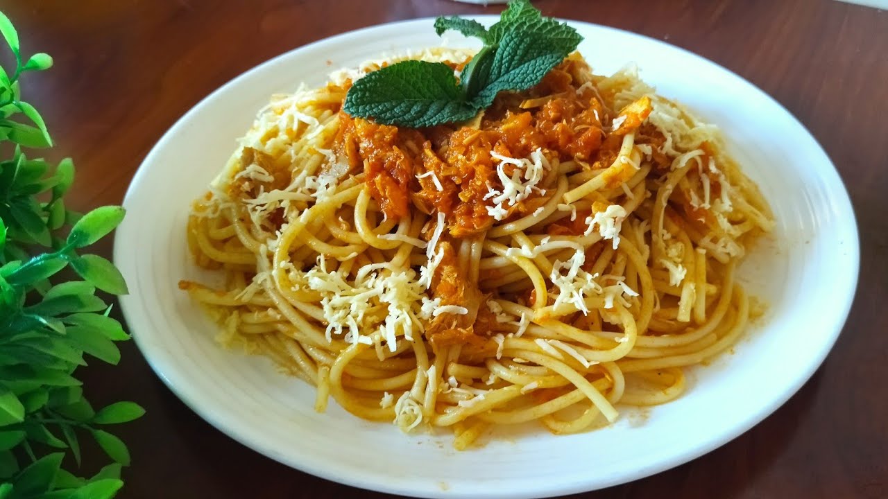 معكرونة (سباكيتي) بالتونة بصلصة الطماطم في دقائق سهلة وسريعة متشبعوش منها 😋