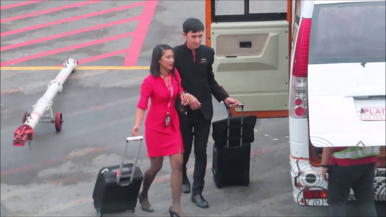 Pramugari Batik Air, Garuda Indonesia, Air Asia, Lion Air dan Sriwijaya Air di Bandara Ngurah Rai