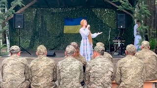 Ярослава Руденко співає для Воїнів 🇺🇦 пісні «Слава нашим ЗСУ» та «Всипте, хлопці…»