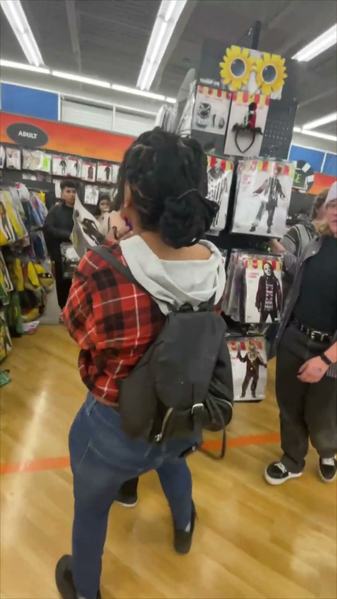 Woman Spooked by Halloween Decorations Accidentally Upsets Stranger