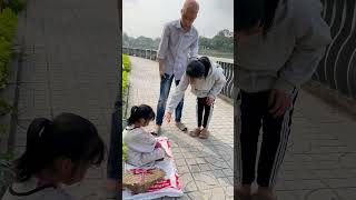 Everyone's Kindness Will Be Rewarded - Will You Help Everyone 🥺❤️ #Triste  #Ajuda #Viral Video