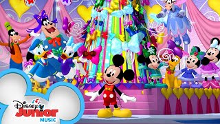 Mickey Mouse Clubhouse Minnie's Winter Bow Show Finale 🎉 | Music Video | @disneyjunior