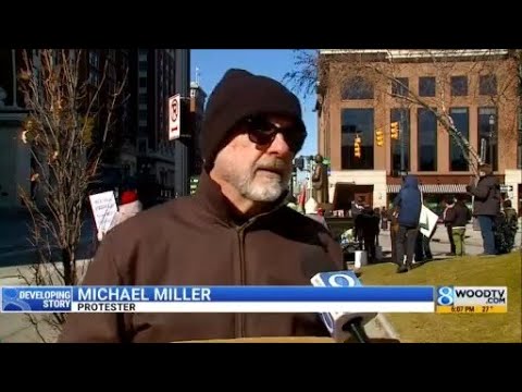 In Grand Rapids, group protests U.S. intervention in Iran