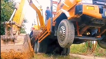 Here’s the process of loading and unloading an excavator onto a self-loader truck.