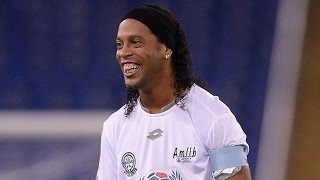 Ronaldinho kinh ngạc xem hotgirl biểu diễn với bóng screenshot 1