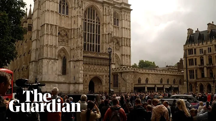Bells toll for the Queen at Westminster Abbey and ...