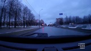 Некорректно работающий светофор на перекрестке Непокоренных и Меншиковского проспекта