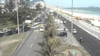Trânsito intenso na Avenida Lúcio Costa screenshot 3