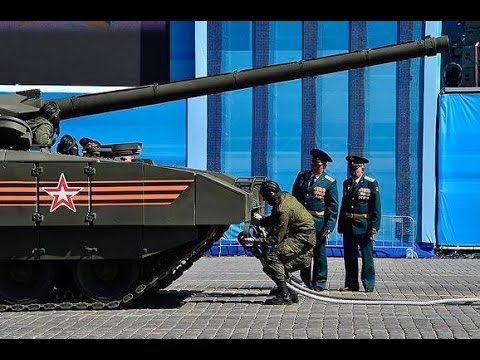 Заглохший танк Армата T-14 на репетиции парада