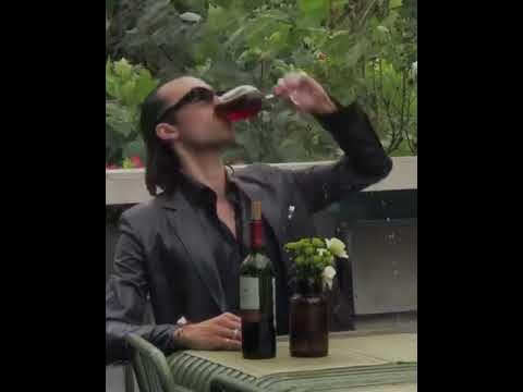 Пьем вино под дождём #wine #вино #виноделие #домашнеевино #shorts - YouTube