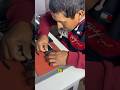Muchos me dijeron que imposible …pero acepté el reto: enseñare a mi papá ciego a reparar celulares
