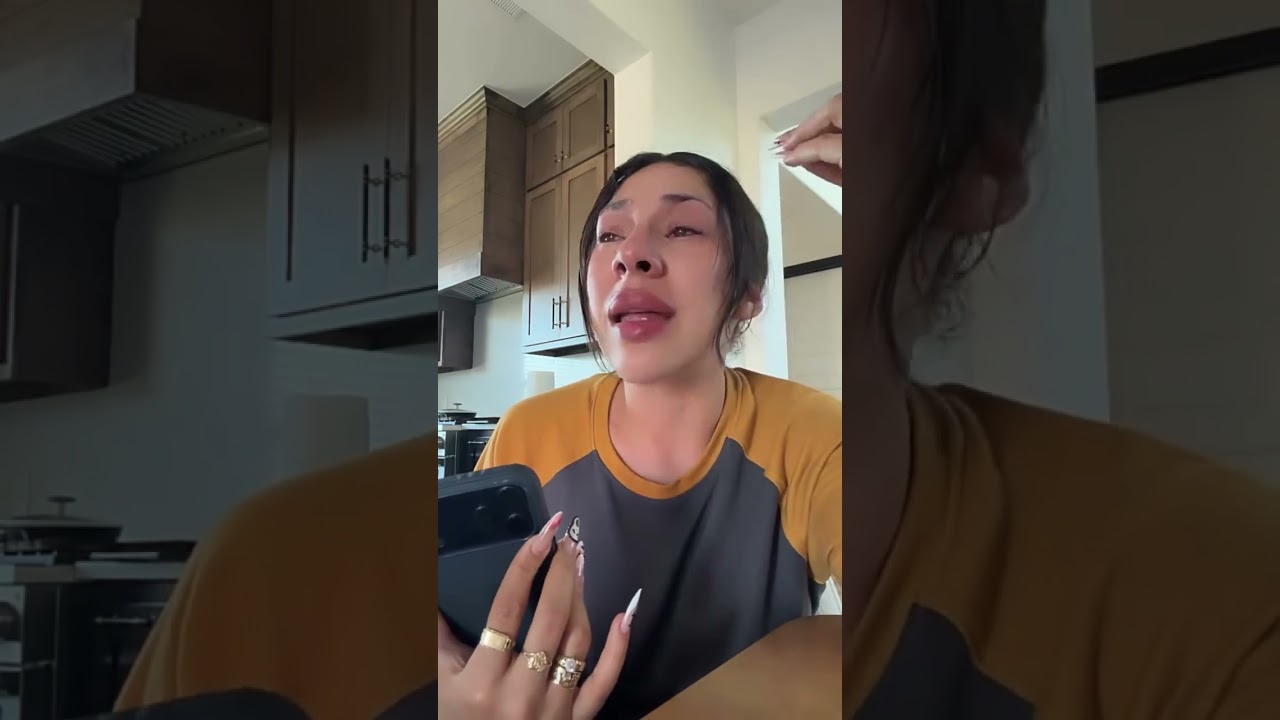 Ya parenle el hate a navany ella es una niña pequeña y eli es la mamá ella saber como educarla