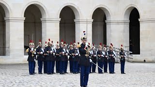 Xi Jinping inspecciona a la Guardia Republicana de Francia y la Guardia de Honor de los ejércitos