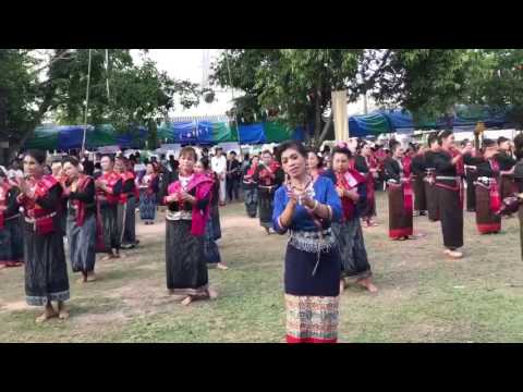ฟ้อนไทอีสาน งานเเห่บุญผะเหวดที่วัดพุทธนคลาธิบาล