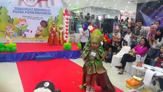 Fashion Show Pakaian Adat Kreasi by Carrenszia screenshot 5