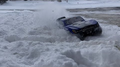 Traxxas Slash 4X4 VXL with Badlands