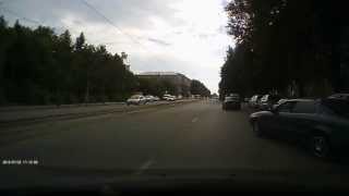 2013-07-25, г. Новосибирск, проспект Дзержинского. Ошибка при выезде с парковки.