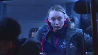 Paige Bueckers, UConn arrive in Minneapolis for Women's Final Four