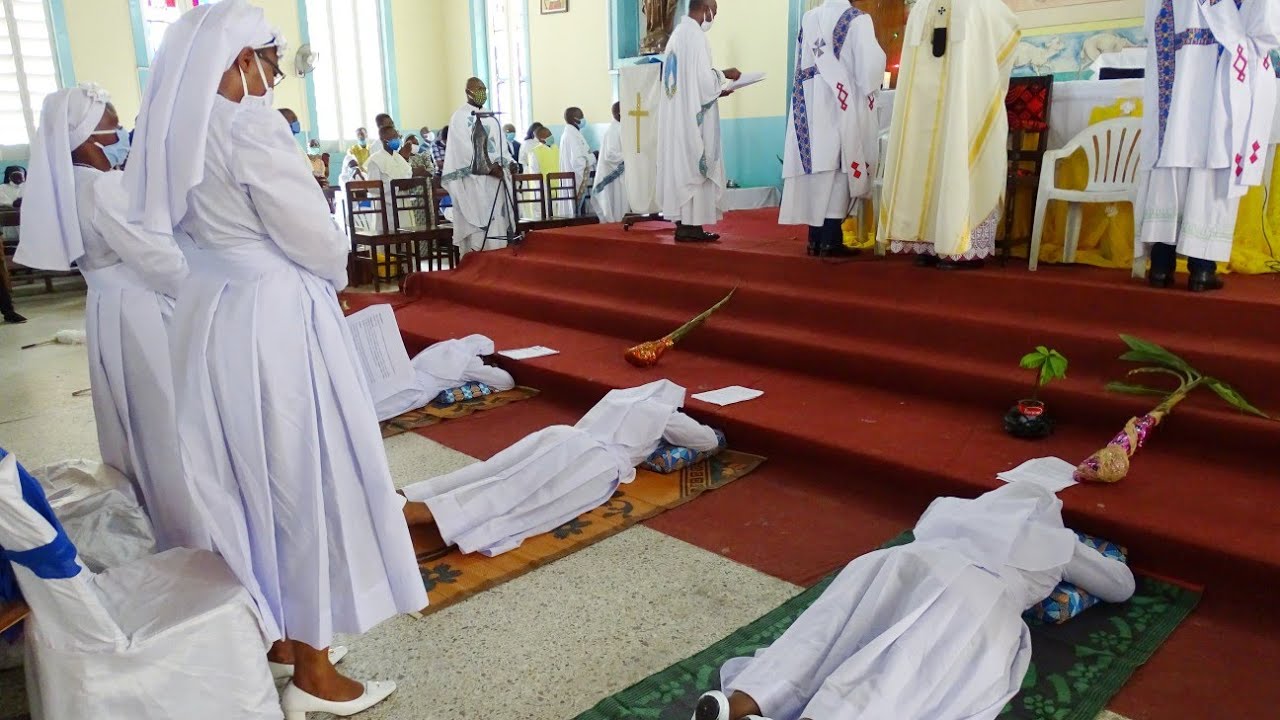 VOEUX PERPÉTUELLES, JUBILÉ D'ARGENT CHEZ LES SOEURS DE LA SAINTE FAMILLE  DE KISANGANI