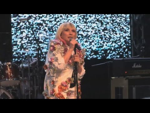 Blondie actúa por primera vez en Cuba