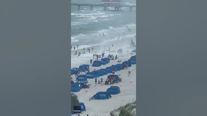 Footage captures waterspout ripping through crowded beach #Shorts - DayDayNews