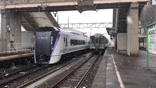 JR大糸線 E353系ﾓﾄS102編成 特急あずさ26号新宿行きの発車シーン