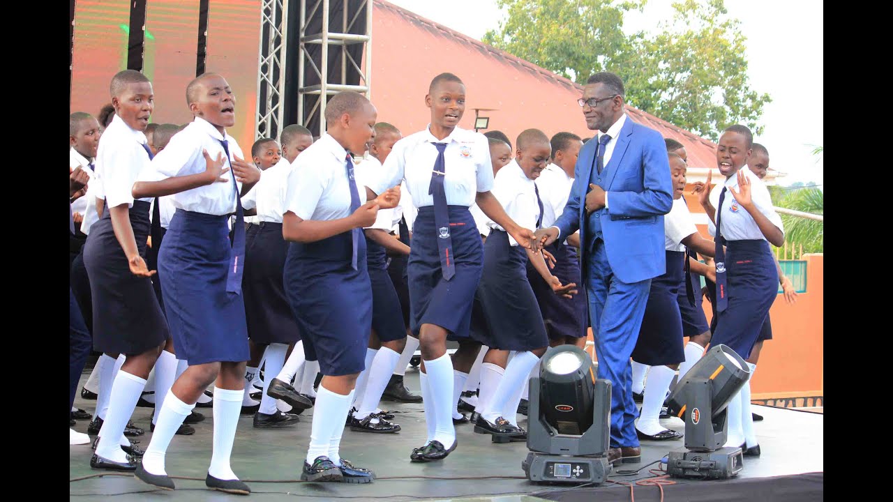 Paul Ssaaka - omuwandiisi w’ennyimba z'amasomero nnakinku asiimiddwa mu luyimba