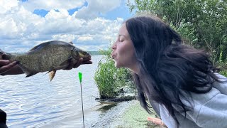 ЛОВЛЯ ЛЕЩА НА МОТЫЛЯ И ОПАРЫША | РЫБАЛКА НА ДОНКУ