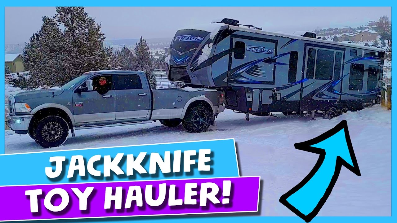 🚒 Toy Hauler Jack Knifed In The Snow! 🙊 YouTube
