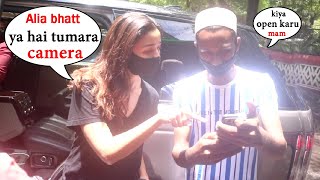 Alia Bhatt Sweet Gesture HELPS Fan To Click Selfie With Her At Outside Studio In Bandra screenshot 2