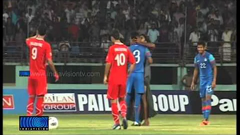 Syed Rahim Nabi and Raju Gaikwad kissed by a fan d...