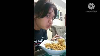 Makan mie malam malam bersama si bontot jessica