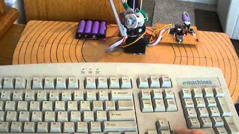 PicAxe 20M2 Controls Servos Using Keyboard
