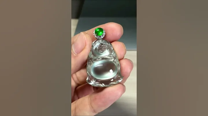 許多人有佩戴玉佛的習慣，一般翡翠佛為彌勒佛，釋迦牟尼佛的繼任者，其在人間的形象來源於長汀子，即大家熟識的布袋和尚#天然翡翠 #肥仔翡翠 #緬甸翡翠 #騰衝老料翡翠 #珠寶首飾 #翡翠吊墜 #玻璃種翡翠 - 天天要聞