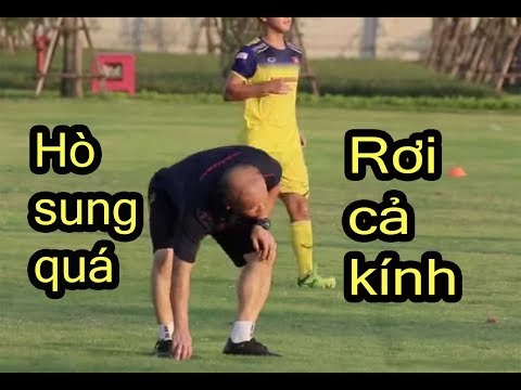 Thầy Park gào khản cổ 😱, làm rơi cả kính khi hăng say “chỉnh đốn” học trò