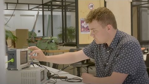 Lab tour Electrical and Electronic Engineering (English subs)